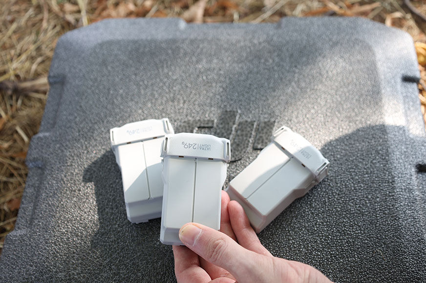 Die Intelligent Flight Battery (Akku) der DJI Mini 3 Pro Drohne.